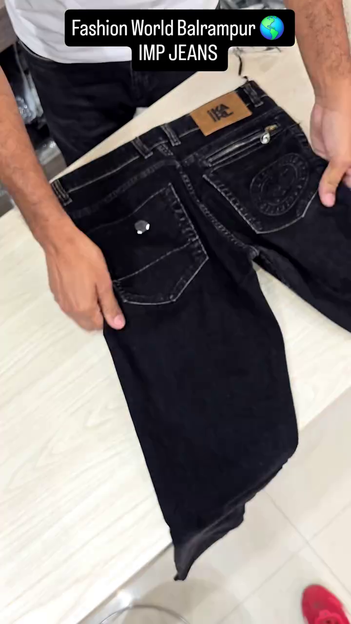 Men’s Black Denim Jeans with Chain-Accented Back Pocket - Image 2